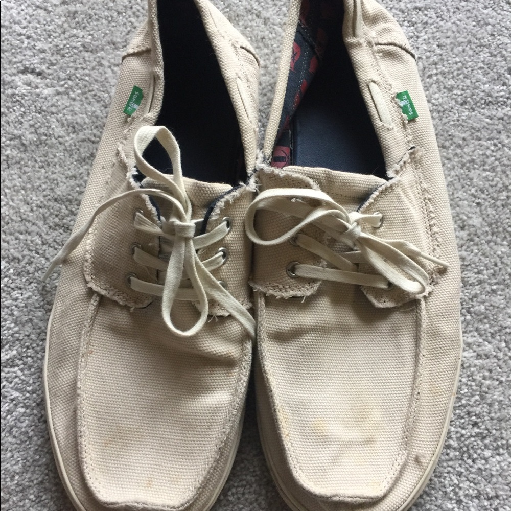 Sanuk lace up sneaker